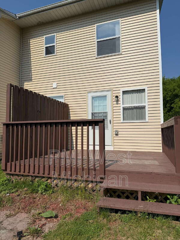 4256 Bond St in Holt, MI - Building Photo - Building Photo