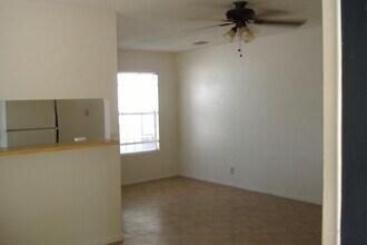 536 J St, Unit 536 J St in San Antonio, TX - Building Photo - Building Photo