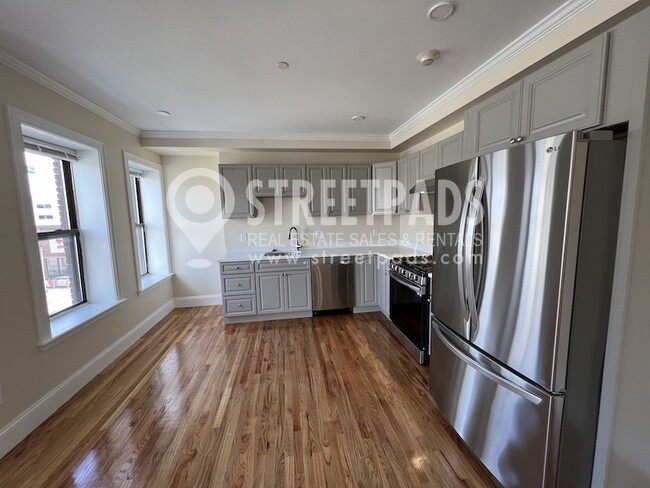 201 Harvard Ave, Unit 4 in Boston, MA - Building Photo - Building Photo