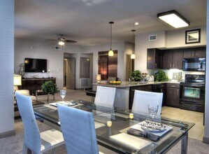 1255 N Post Oak Rd in Houston, TX - Building Photo - Building Photo