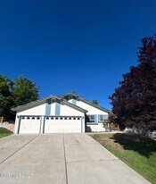 4835 Canyon Run Dr in Sparks, NV - Building Photo