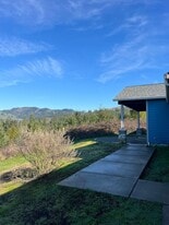 51107 Hwy 242 in Broadbent, OR - Building Photo