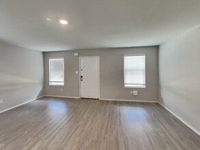 5517 Verdugos Pl in San Antonio, TX - Building Photo - Building Photo