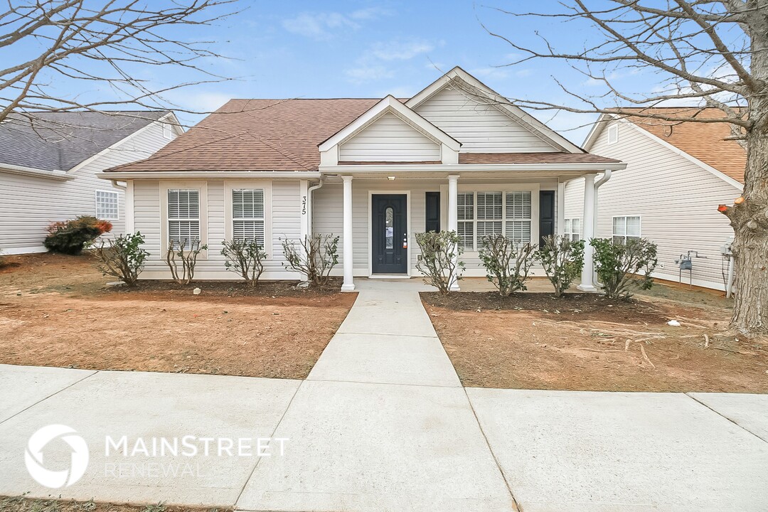 375 Chadwick Cmns in Stockbridge, GA - Foto de edificio