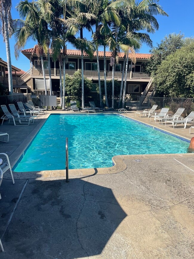 555 S La Veta Park Cir, Unit 138 in Orange, CA - Building Photo - Building Photo