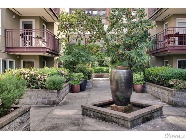 1711 E Olive Wy in Seattle, WA - Foto de edificio - Building Photo