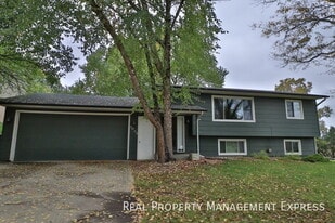 3 Bedroom 2 Bathroom Home with a Fireplace in Sioux Falls, SD - Building Photo