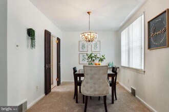 9 Strathaven Dr in Broomall, PA - Building Photo - Building Photo