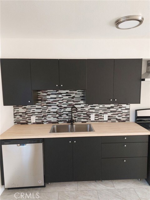 136 W Saginaw Way-Unit -204 in Fresno, CA - Building Photo