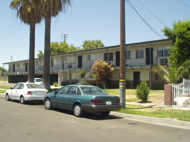 3621 E Garland Ave in Fresno, CA - Foto de edificio - Building Photo