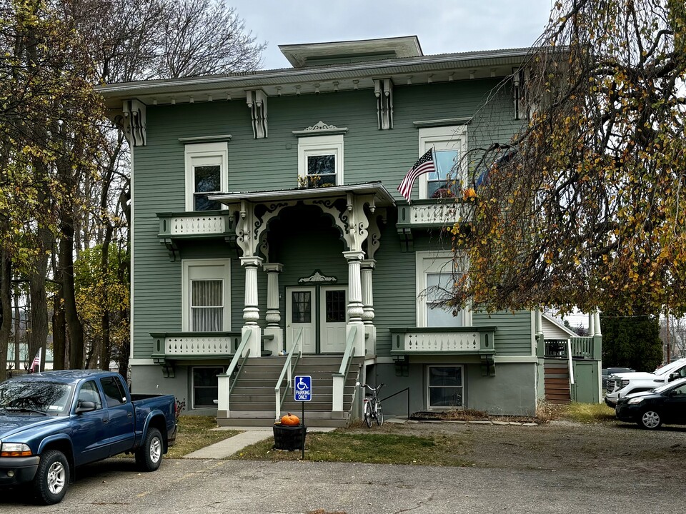 220 Liberty St, Unit 301 in Bath, NY - Foto de edificio