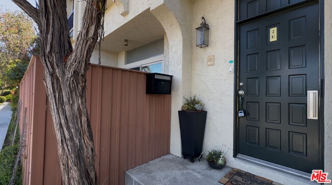 11260 Overland Ave in Culver City, CA - Building Photo - Building Photo