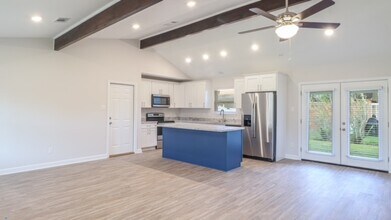12520 Beacon St in Ocean Springs, MS - Building Photo - Building Photo