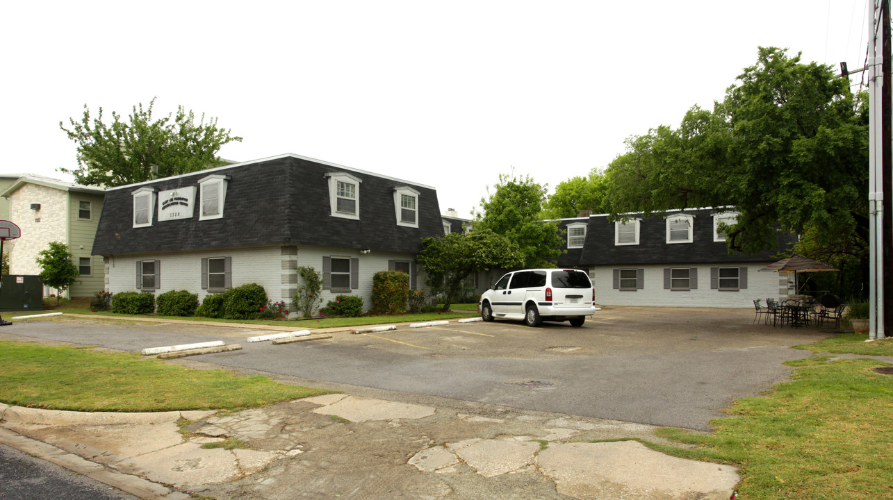 1328 Lamar Square Dr in Austin, TX - Building Photo