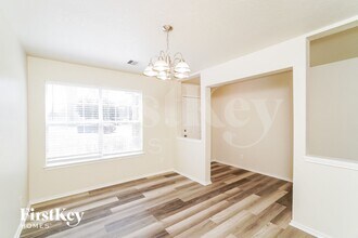 4911 Viking Coral in San Antonio, TX - Foto de edificio - Building Photo