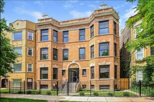 2852 W Shakespeare Ave in Chicago, IL - Building Photo