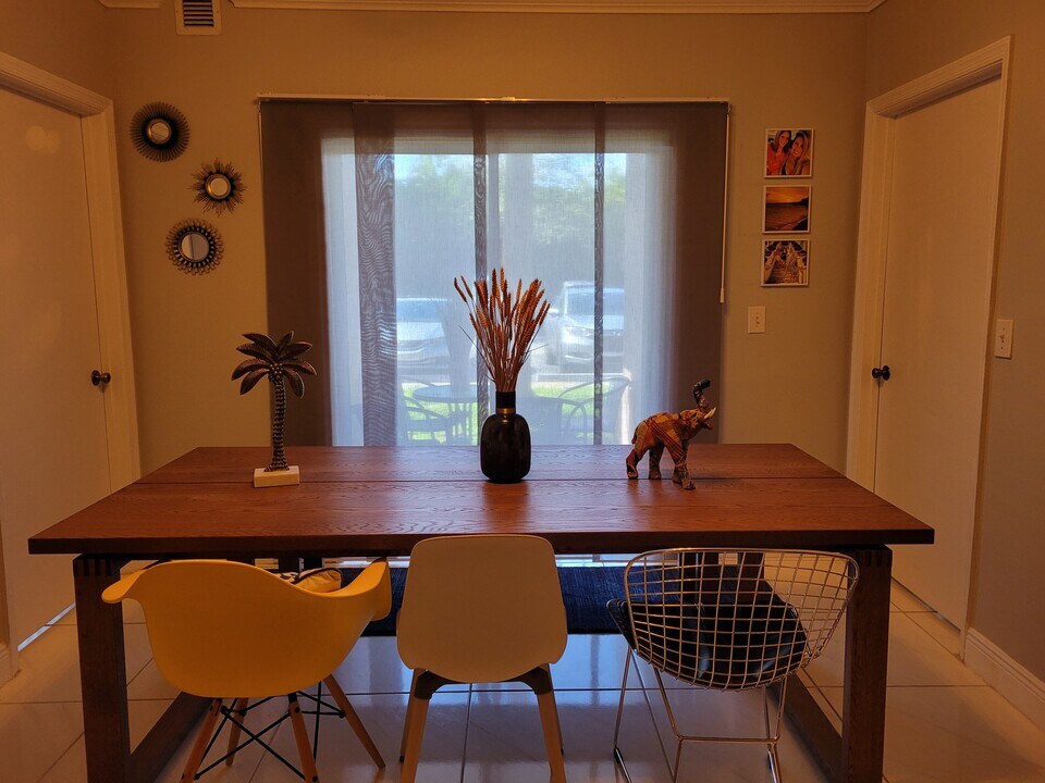 3261 Sabal Palm Mnr in Hollywood, FL - Building Photo