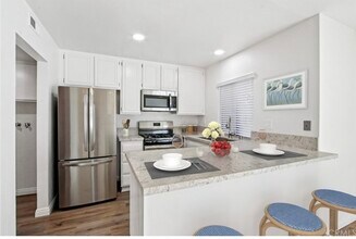 6 Moonrise Ct in Newport Beach, CA - Building Photo - Building Photo