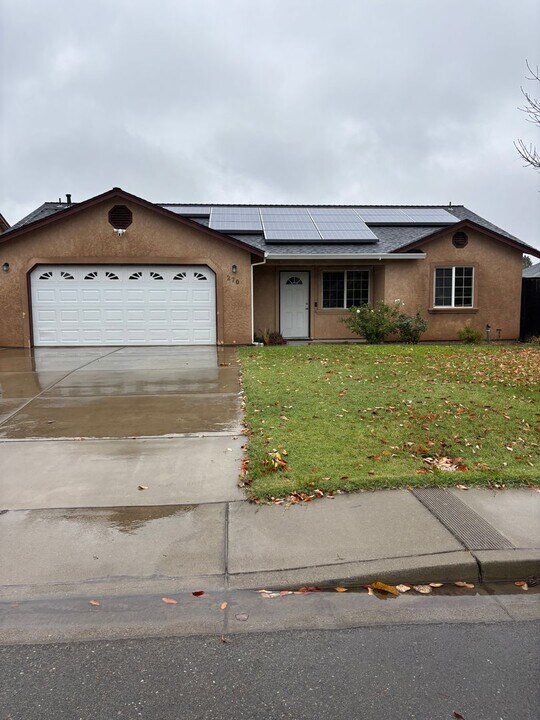 270 Yew St in Gridley, CA - Building Photo