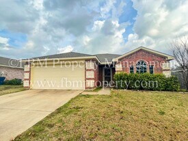 125 Logan Ln in Waxahachie, TX - Building Photo