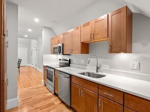 169 Hunnewell Ave in Newton, MA - Building Photo - Building Photo