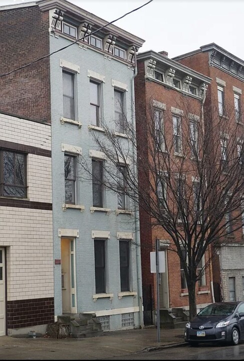 1406 Sycamore St, Unit 4 in Cincinnati, OH - Foto de edificio