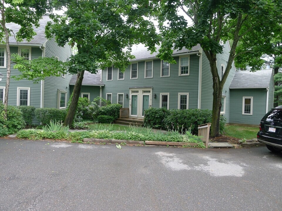 89 Brookdale Cir in Shrewsbury, MA - Building Photo