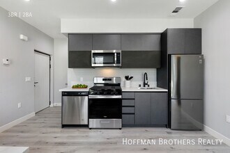 15106 Roxford St in Los Angeles, CA - Foto de edificio - Building Photo