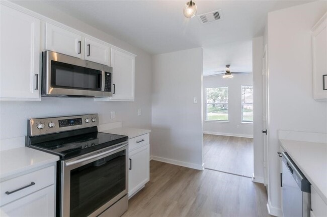 16711 Hollow Ridge Dr in Houston, TX - Building Photo - Building Photo