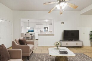 5502 Finch St in Houston, TX - Building Photo