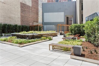 66 Rockwell Pl in Brooklyn, NY - Building Photo - Building Photo