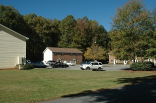 212 Green Acre Ln in Cartersville, GA - Building Photo