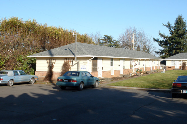 6901-6923 NE Prescott in Portland, OR - Foto de edificio - Building Photo