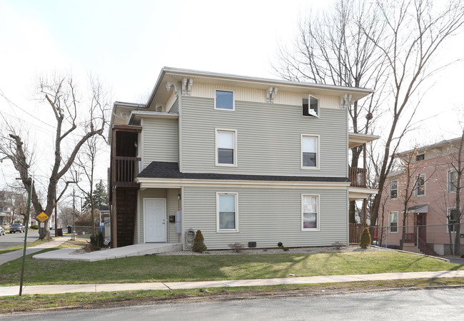 107 Pleasant St in New Britain, CT - Building Photo - Building Photo