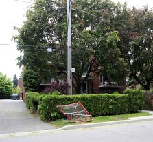 3 Meadowbrook Rd in Toronto, ON - Building Photo