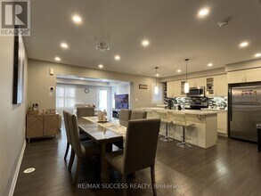 1727 Copeland Cir in Milton, ON - Building Photo - Building Photo