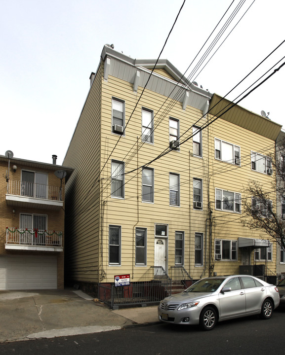 128 St Pauls Ave in Jersey City, NJ - Building Photo