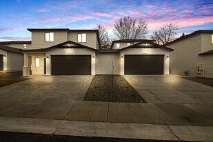 1030 S Underwood Pl in Kennewick, WA - Building Photo