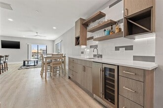 12400 Capri Cir N, Unit A in Treasure Island, FL - Building Photo - Building Photo