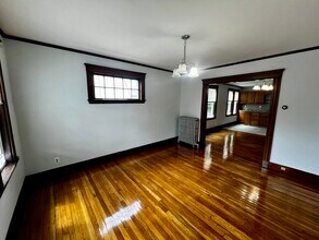 297 Belgrade Ave, Unit #2L in Boston, MA - Foto de edificio - Building Photo