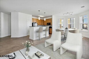 909 Mansion Dr in Frederick, MD - Building Photo