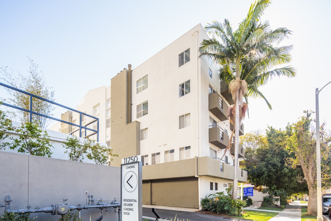 1234 Granville Ave in Los Angeles, CA - Building Photo