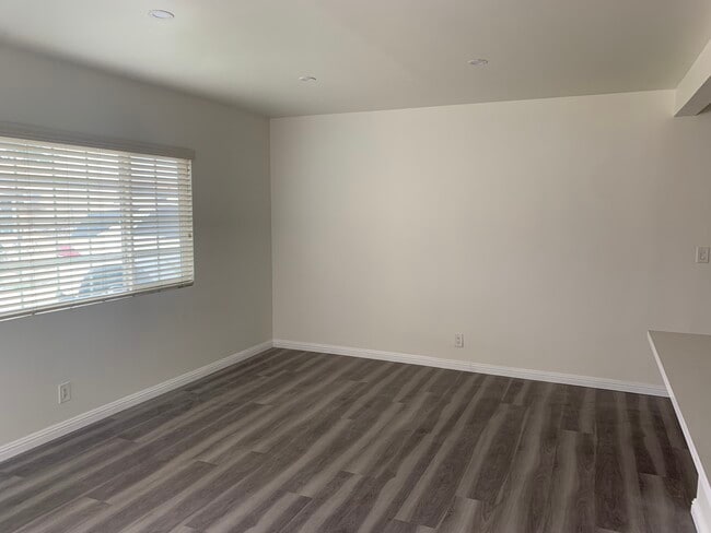 4850 Santa Ana St, Unit 4850 in Cudahy, CA - Foto de edificio - Building Photo