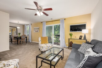 Bay Hills Apartments in Arnold, MD - Foto de edificio - Building Photo