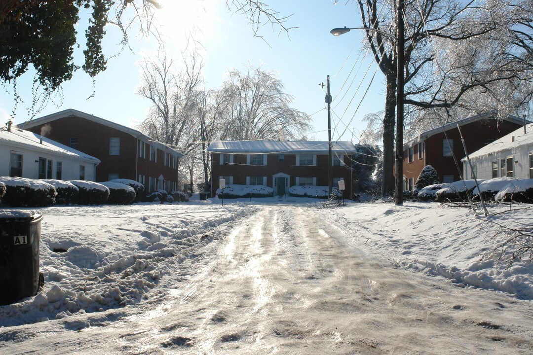 2632 Lindsay Ave in Louisville, KY - Building Photo