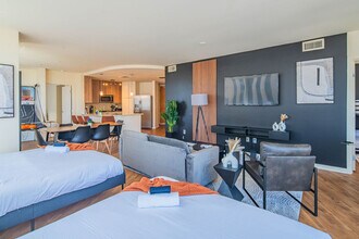 44 W Monroe St in Phoenix, AZ - Building Photo - Building Photo