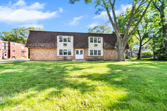 902 3rd St-Unit -4 in McHenry, IL - Building Photo - Building Photo