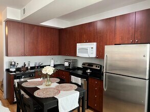 565 W Quincy St in Chicago, IL - Building Photo - Building Photo