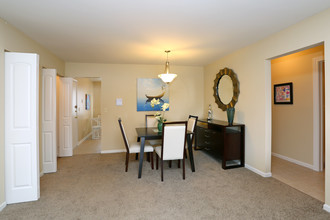 Parkside Estates in Glendale Heights, IL - Foto de edificio - Interior Photo