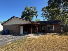 109 E Poos Dr in New Baden, IL - Building Photo